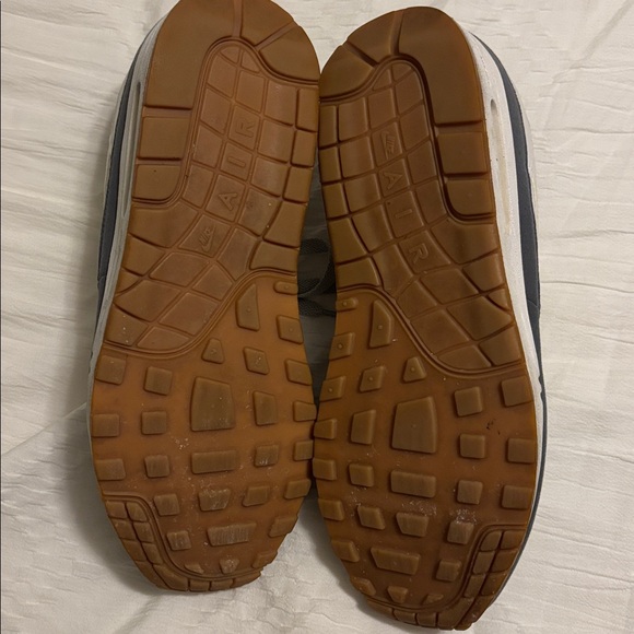 Nike Gray and White Sneakers with Rubber Sole - Picture 6 of 6